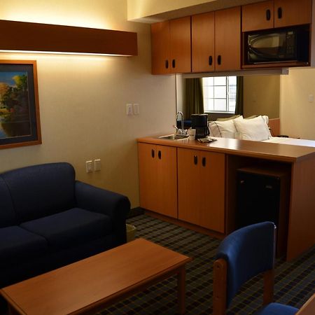 Microtel Inn & Suites By Wyndham Chihuahua Kamer foto