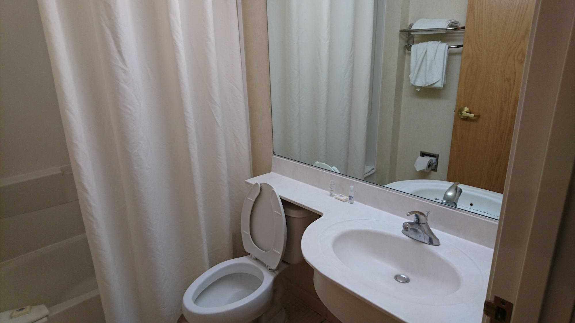 Microtel Inn & Suites By Wyndham Chihuahua Buitenkant foto