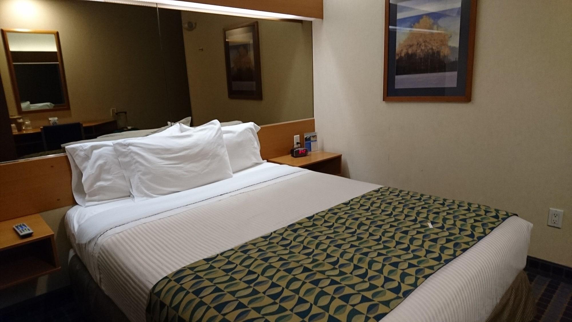 Microtel Inn & Suites By Wyndham Chihuahua Buitenkant foto