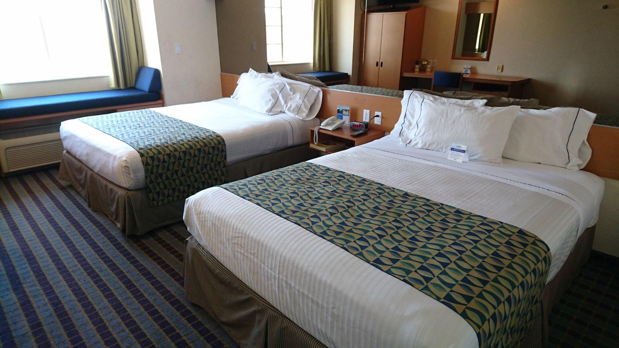 Microtel Inn & Suites By Wyndham Chihuahua Buitenkant foto