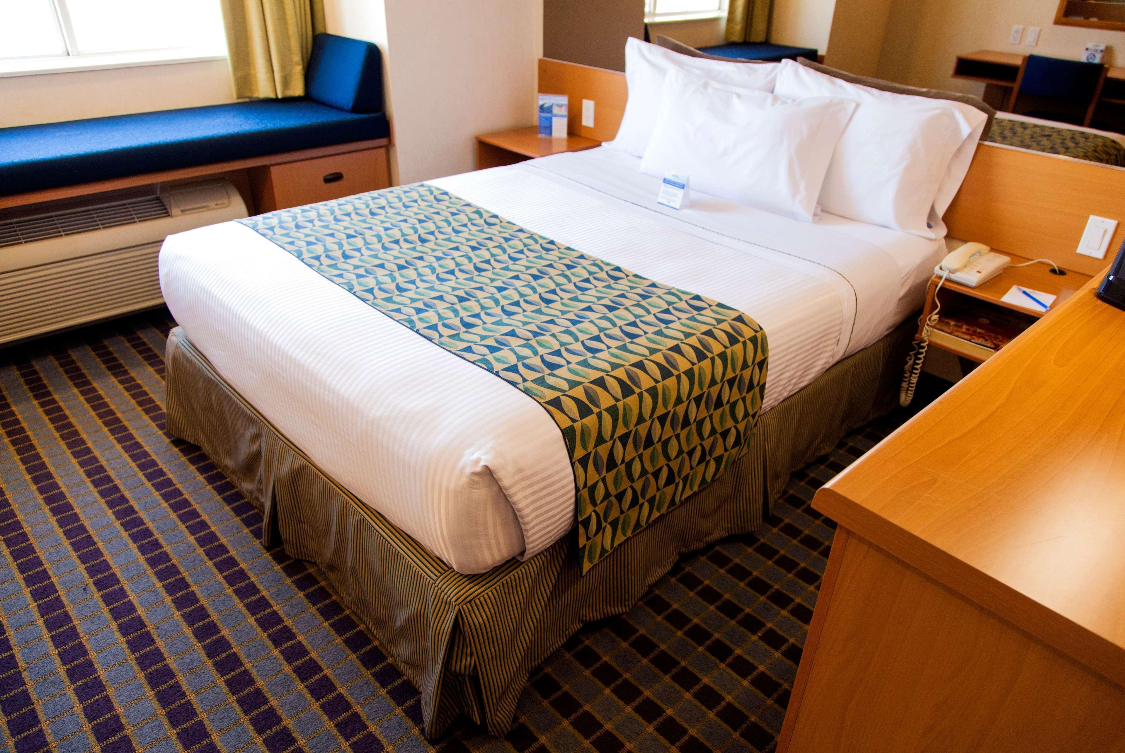 Microtel Inn & Suites By Wyndham Chihuahua Buitenkant foto