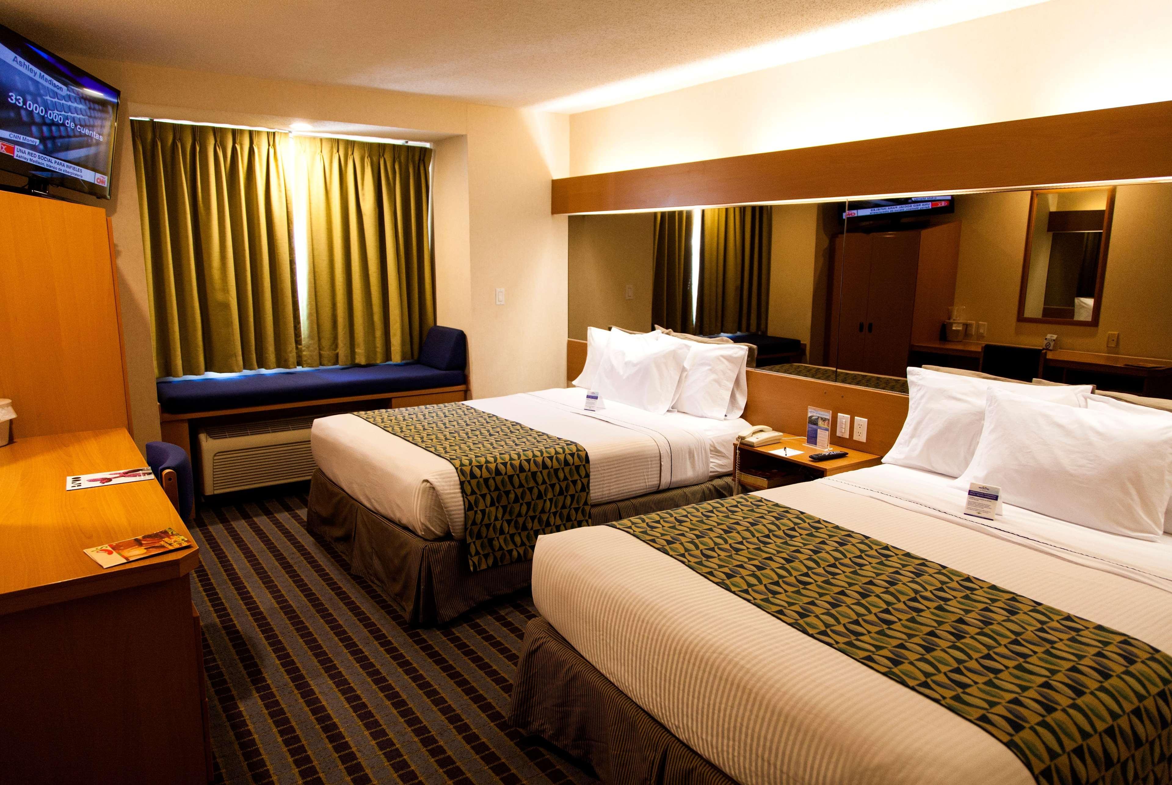 Microtel Inn & Suites By Wyndham Chihuahua Buitenkant foto