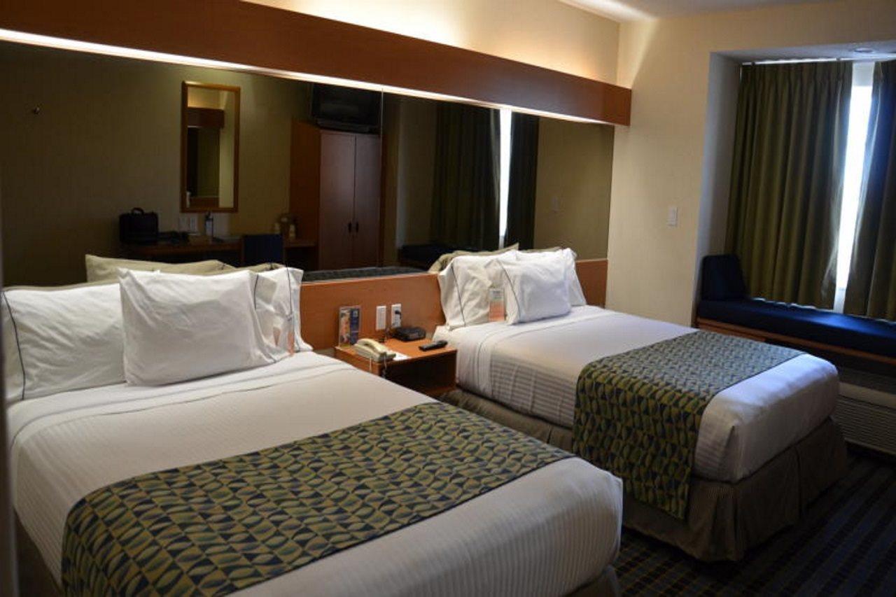 Microtel Inn & Suites By Wyndham Chihuahua Buitenkant foto