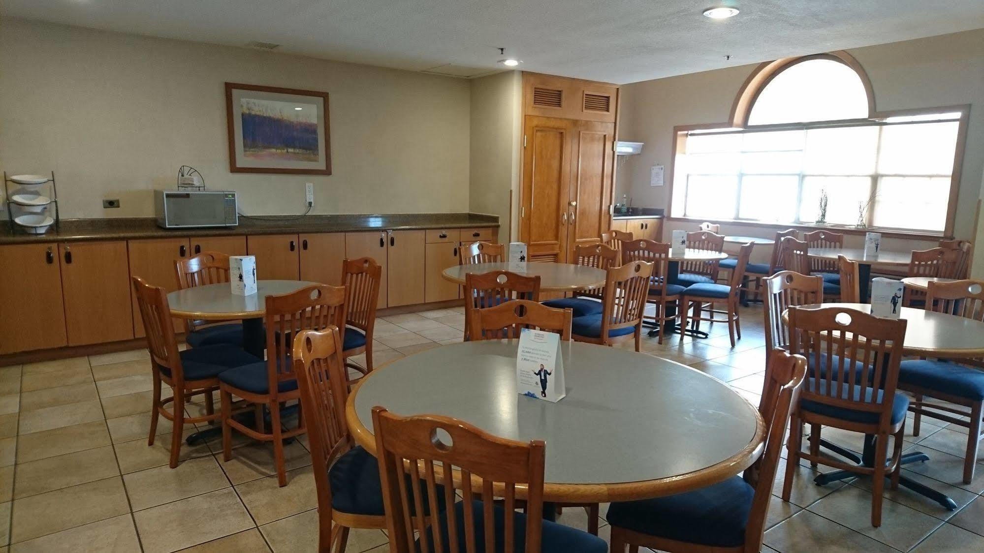 Microtel Inn & Suites By Wyndham Chihuahua Buitenkant foto